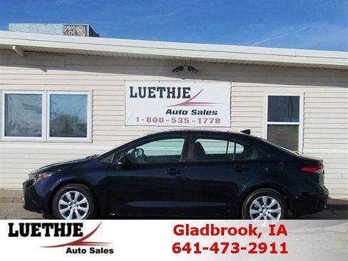 Used 2022 Toyota Corolla LE image 1