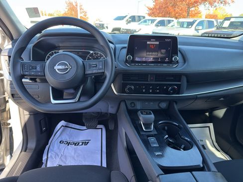 Used 2024 Nissan Rogue S image 24