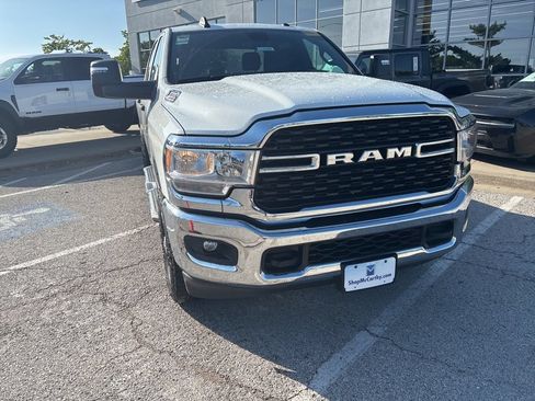 Used 2024 RAM 3500 Big Horn AWD/4WD image 8