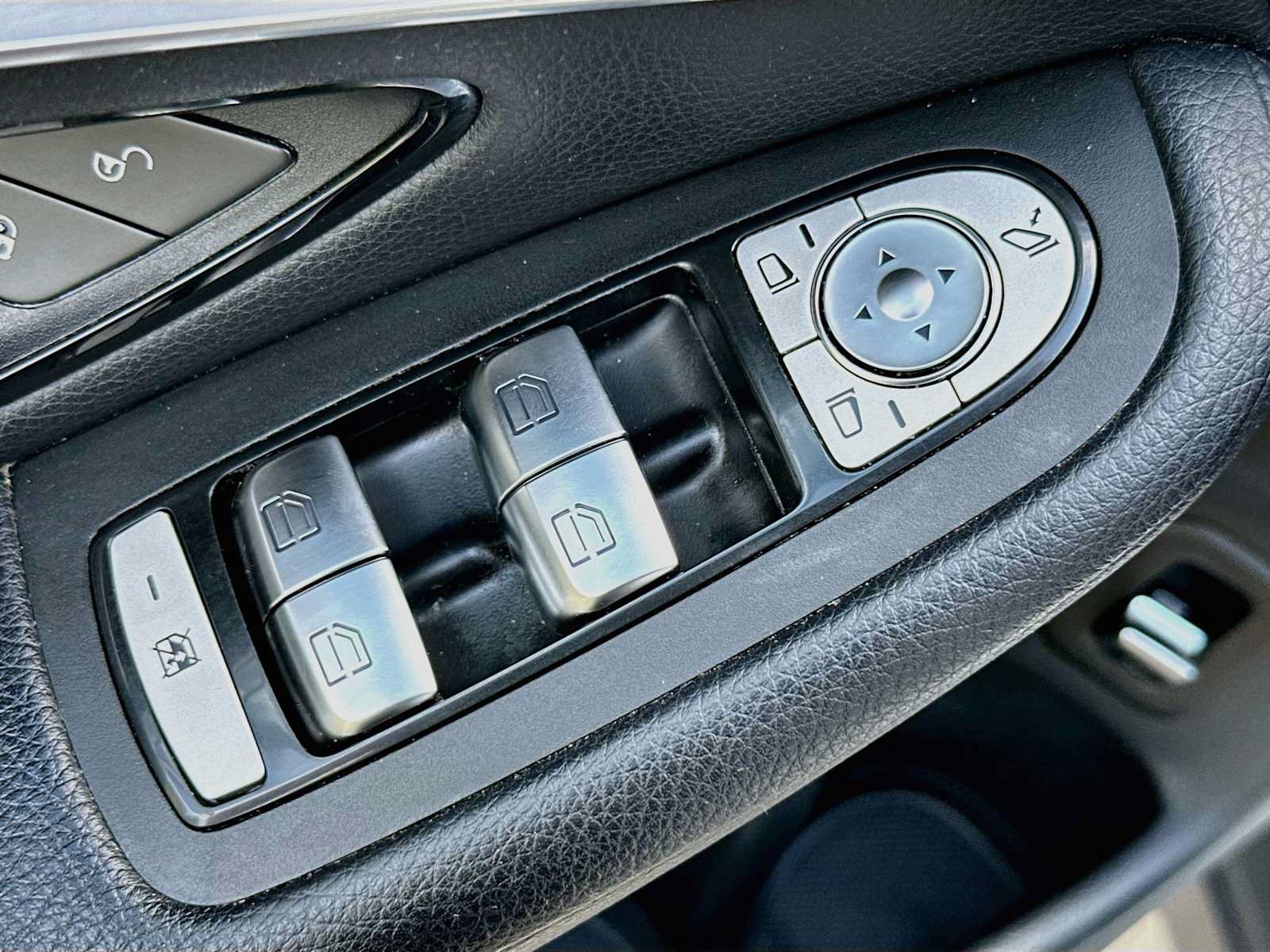 Used 2019 Mercedes-Benz GLC 300 image 17