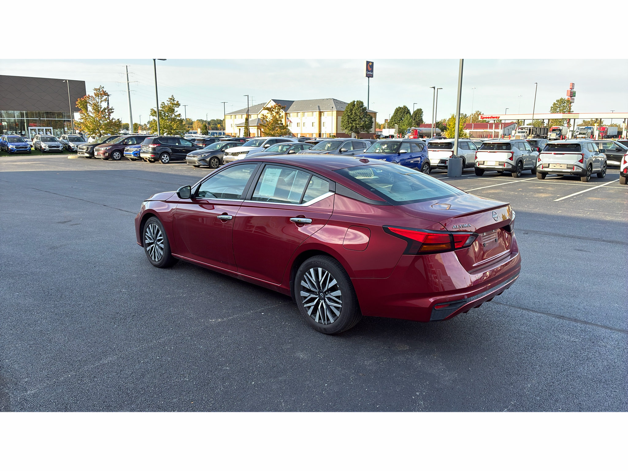 Used 2025 Nissan Altima 2.5 SV FWD image 5