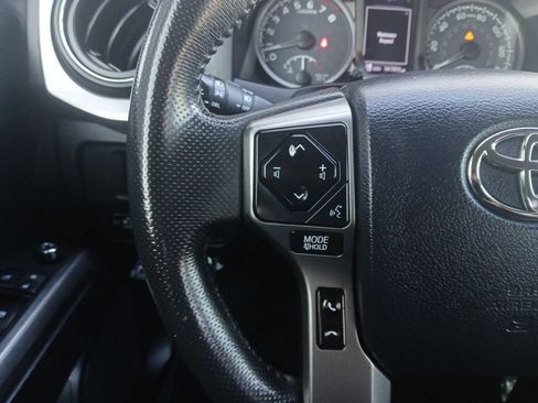 Used 2018 Toyota Tacoma SR5 RWD image 11