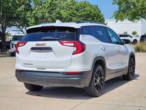 Used 2024 GMC Terrain SLE w/ Driver Convenience Package FWD image 3