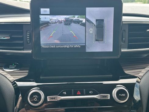 Used 2021 Ford Explorer Limited w/ Equipment Group 301A RWD image 31