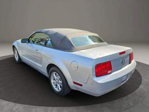 Used 2005 Ford Mustang Deluxe Convertible 2D image 5