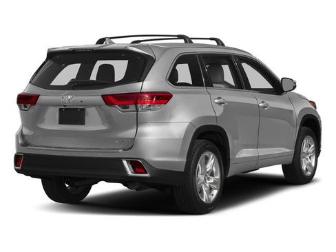 Used 2018 Toyota Highlander Limited image 2