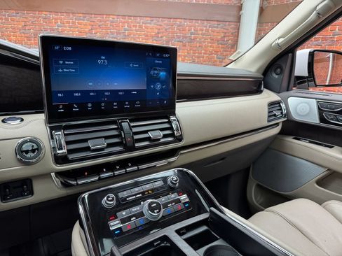 Used 2024 Lincoln Navigator L Reserve AWD/4WD image 20