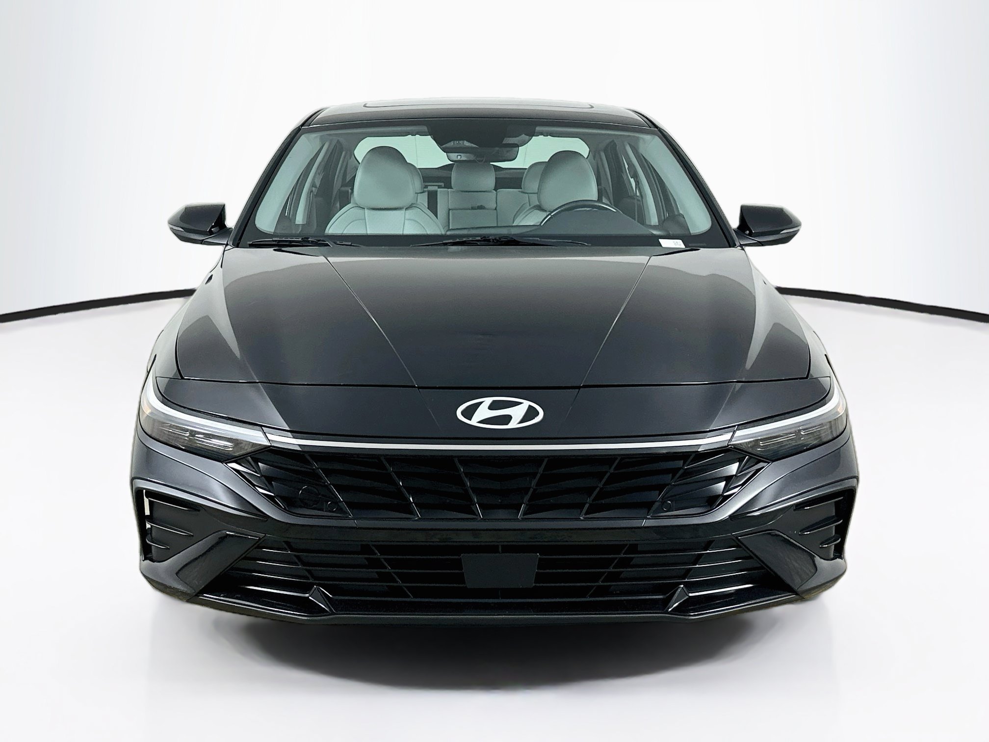 Used 2025 Hyundai Elantra Limited FWD image 2