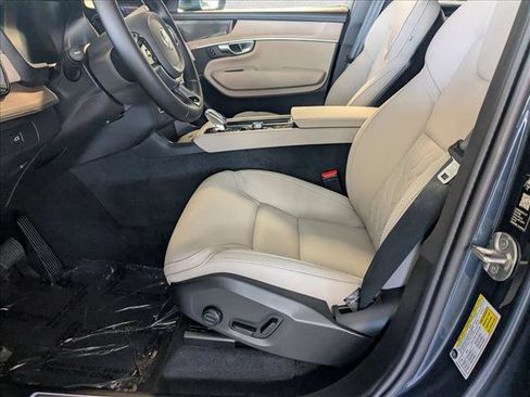 Certified 2026 Volvo XC90 B6 Plus w/ Protection Package Premier AWD/4WD image 4