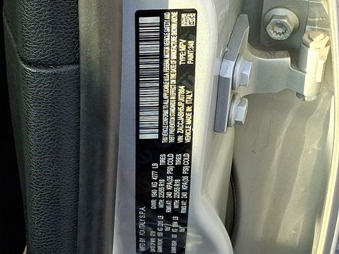 Used 2018 Jeep Renegade Latitude FWD image 25