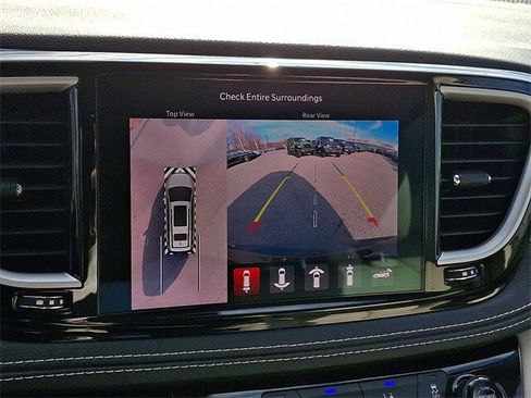 Used 2021 Chrysler Pacifica Touring-L image 18