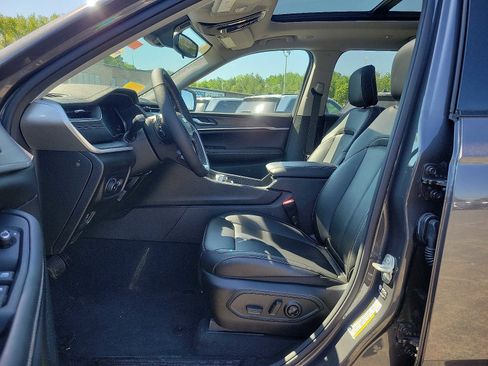 New 2024 Jeep Grand Cherokee L Limited image 6