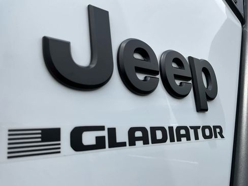 Used 2025 Jeep Gladiator Sport AWD/4WD image 23