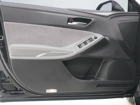 Used 2019 Toyota Avalon XSE w/ All Weather Liner Package FWD image 13