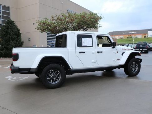 Used 2025 Jeep Gladiator Mojave AWD/4WD image 7