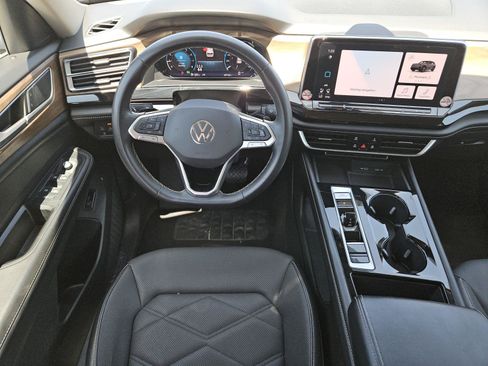 Used 2024 Volkswagen Atlas SE AWD/4WD image 12