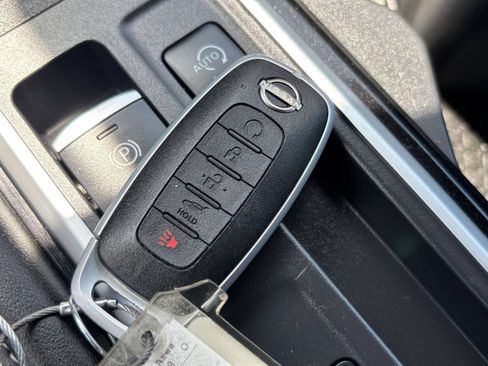 Used 2025 Nissan Pathfinder SV FWD image 21