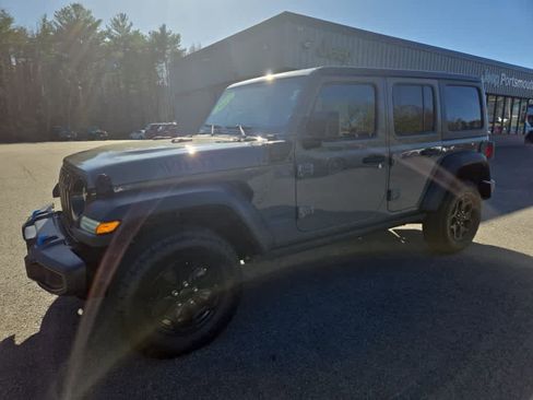 Used 2023 Jeep Wrangler Unlimited w/ Cold Weather Group AWD/4WD image 10
