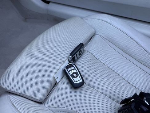 Used 2012 BMW 650i xDrive Convertible image 28