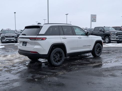 New 2026 Jeep Grand Cherokee Altitude image 2