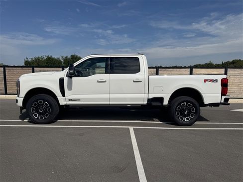 Used 2025 Ford F350 Platinum w/ FX4 Off-Road Package image 2