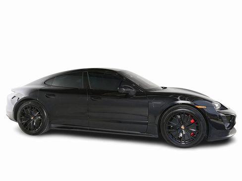 Used 2022 Porsche Taycan GTS image 9