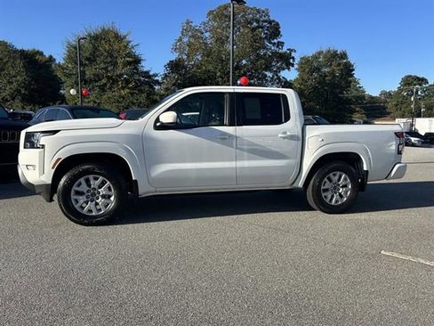 Used 2023 Nissan Frontier SV w/ SV Convenience Package image 3