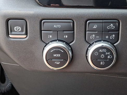 Used 2025 GMC Sierra 1500 SLT AWD/4WD image 24