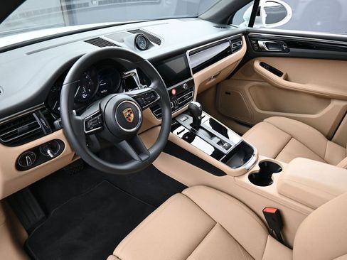 Used 2025 Porsche Macan AWD/4WD image 4
