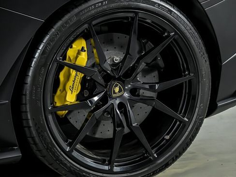Used 2018 Lamborghini Aventador S AWD/4WD image 9