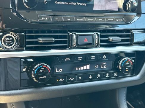 Certified 2022 Nissan Pathfinder SL w/ SL Black Package FWD image 38