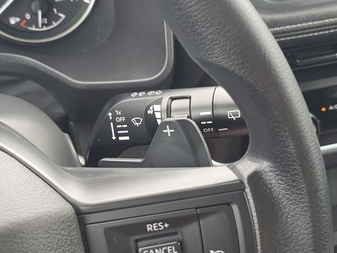 Used 2025 Nissan Rogue S image 29