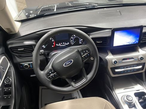 Used 2021 Ford Explorer 4WD image 3