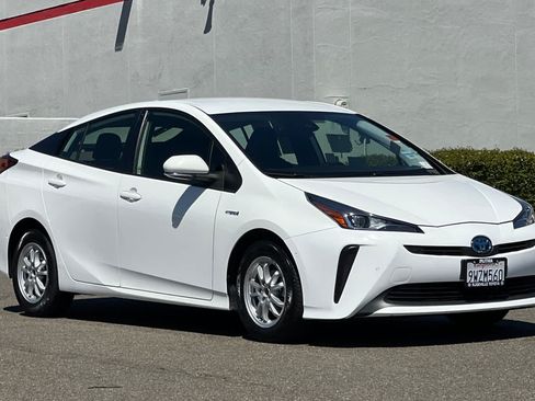 Used 2022 Toyota Prius LE FWD image 5