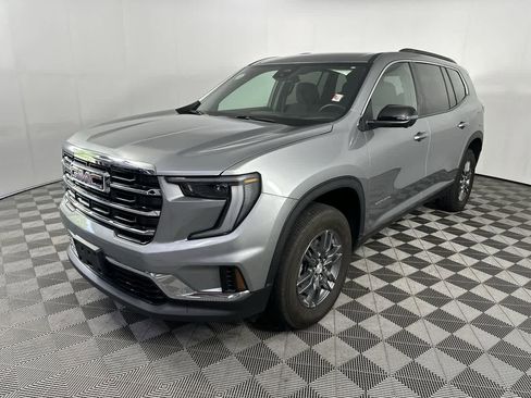 Used 2025 GMC Acadia Elevation AWD/4WD image 4