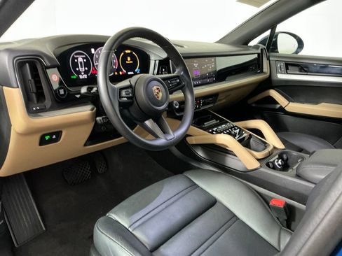 Used 2024 Porsche Cayenne Coupe AWD/4WD image 21