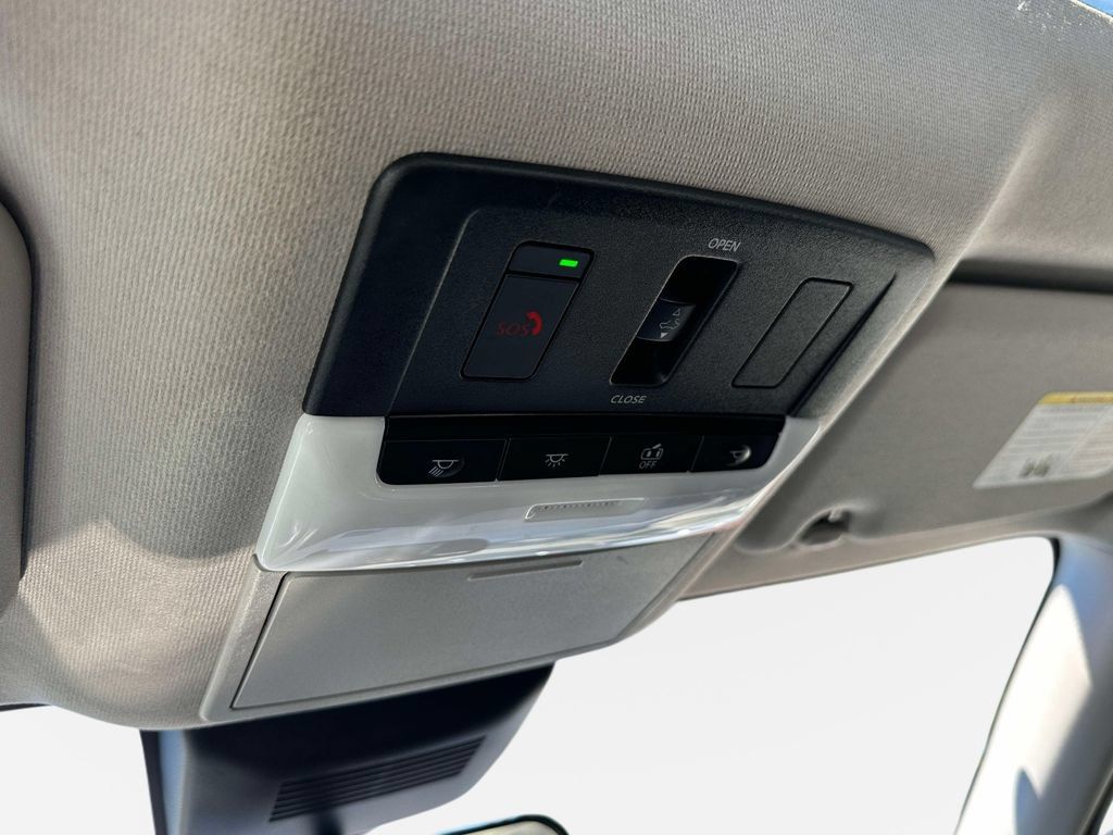 Certified 2023 Nissan Sentra SR w/ SR Premium Package FWD image 39