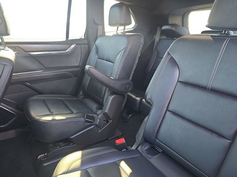 Used 2024 GMC Acadia Elevation image 14