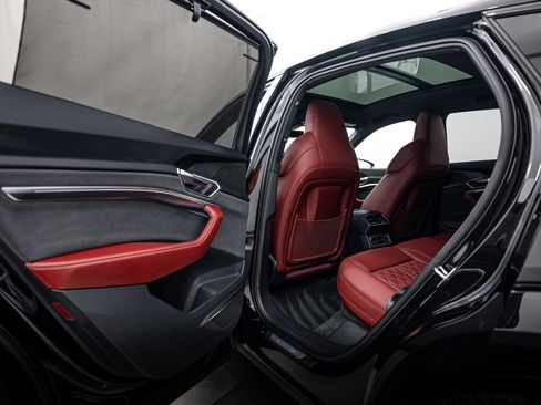 Certified 2023 Audi e-tron S Prestige image 16