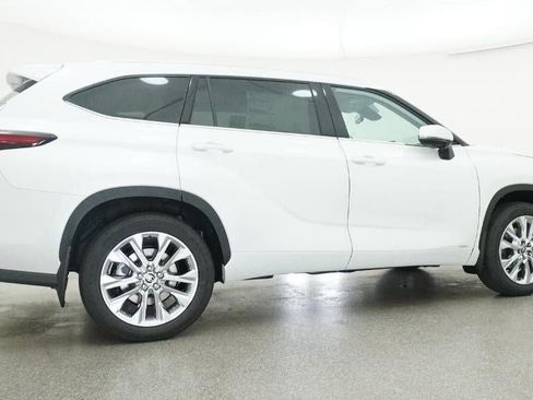 New 2026 Toyota Highlander Limited image 26