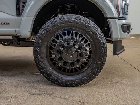 Used 2025 Ford F450 Platinum w/ FX4 Off-Road Package AWD/4WD image 12