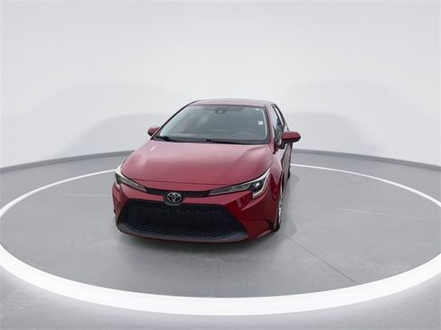 Used 2022 Toyota Corolla LE image 3