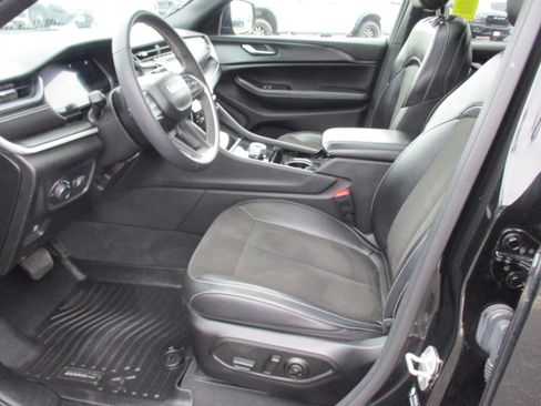 Certified 2023 Jeep Grand Cherokee L Laredo image 12