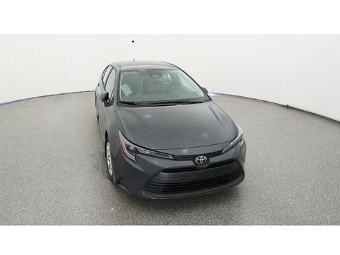 Used 2025 Toyota Corolla LE FWD image 17