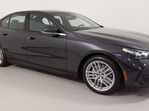 Used 2024 BMW 530i image 9