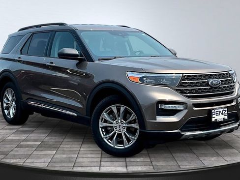 Used 2021 Ford Explorer XLT w/ Equipment Group 202A AWD/4WD image 3