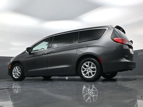 Used 2022 Chrysler Voyager LX image 20