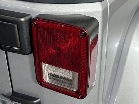 Used 2016 Jeep Wrangler Unlimited Sahara w/ Dual Top Group image 31