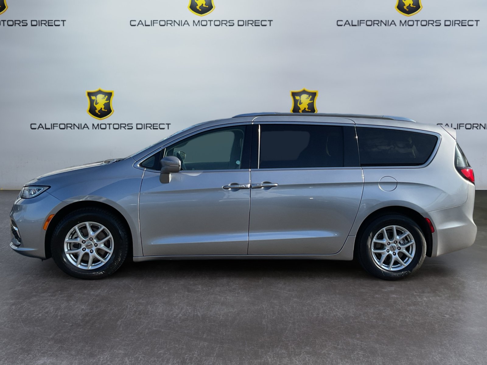 Used 2021 Chrysler Pacifica Touring-L FWD image 8