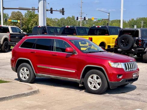 Used 2011 Jeep Grand Cherokee Laredo w/ Security & Convenience Group AWD/4WD image 7